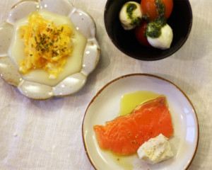 豆皿に盛りつけられた洋風おつまみ3種