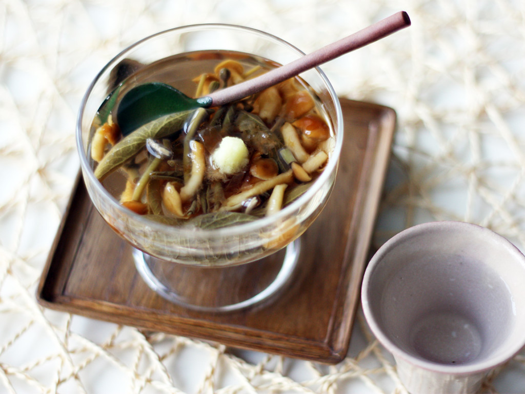 薬膳おつまみレシピ04 じゅんさいとなめこの冷製スープ 夏の料理 旅のあと ふたりのレシピ