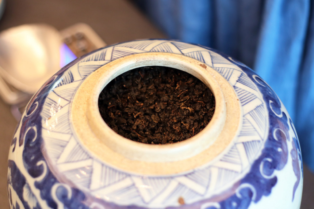 古い台湾茶の茶葉