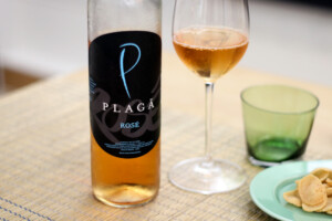 インドネシアワイン、PLAGA ロゼワインのボトル