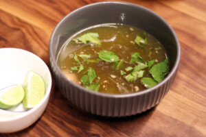 ベトナム風の冷たい牛肉スープ
