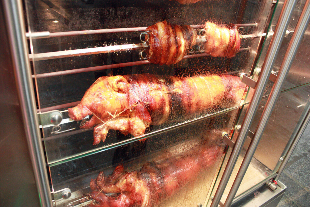 アリーグルマルシェで見かけた豚の丸焼き