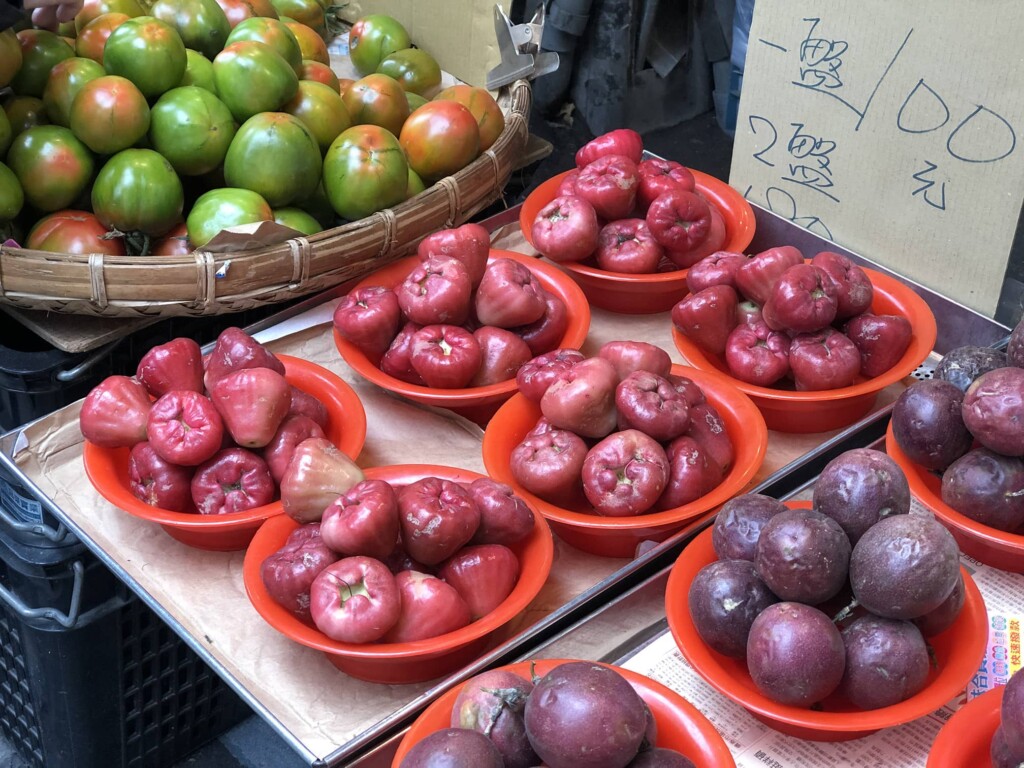 台北・東門市場で販売されている台湾フルーツ、蓮霧（レンブ）