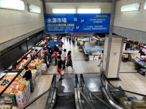 台北にあるローカル市場、水源市場の内部のようす