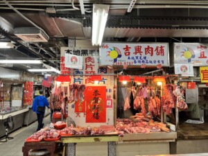 台北にあるローカル市場、水源市場の精肉店