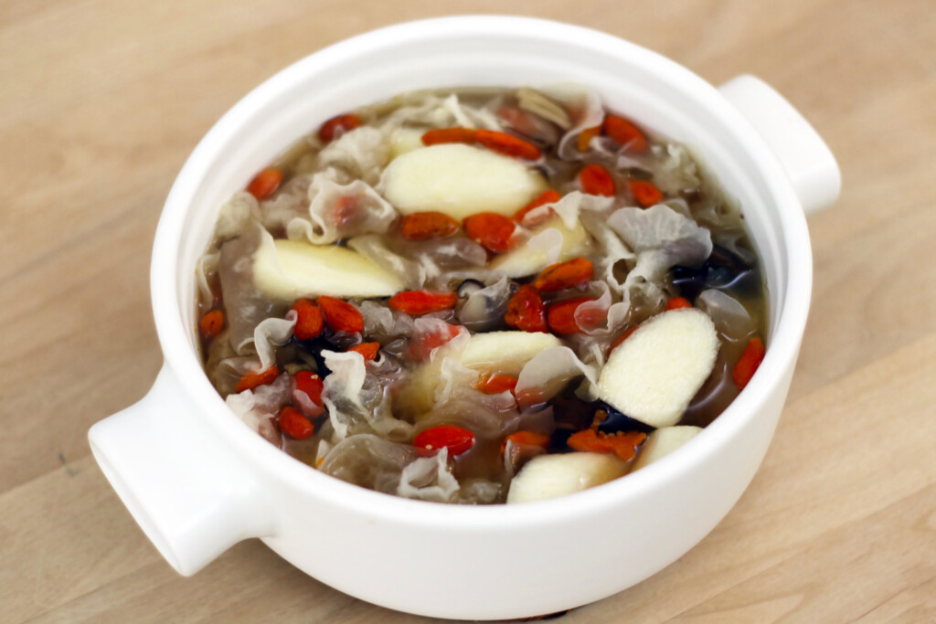 二十四節気の料理レシピ　立秋　マコモダケと白きくらげの薬膳スープ