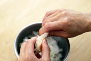 二十四節気の料理レシピ　立秋　マコモダケと白きくらげの薬膳スープ　白きくらげの下処理