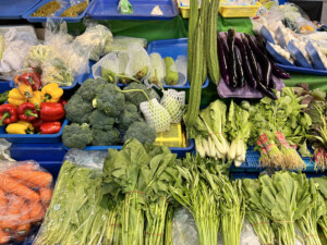 台北・中山市場の青果店に並ぶ野菜