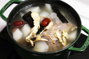 二十四節気の料理レシピ　冬至　羊肉爐（ヤンロウルー）