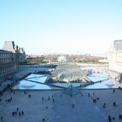 フランス・パリ　ルーブル美術館の中庭