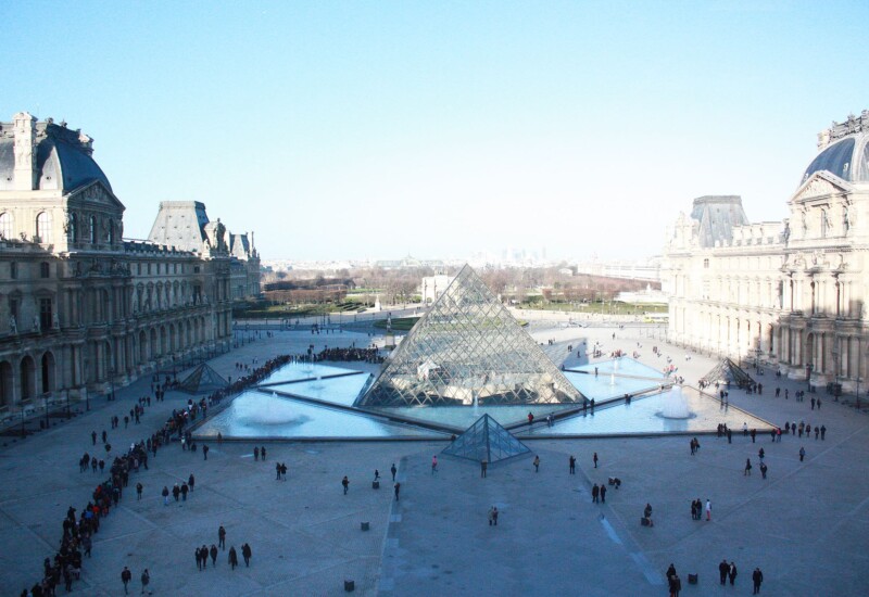 フランス・パリ　ルーブル美術館の中庭